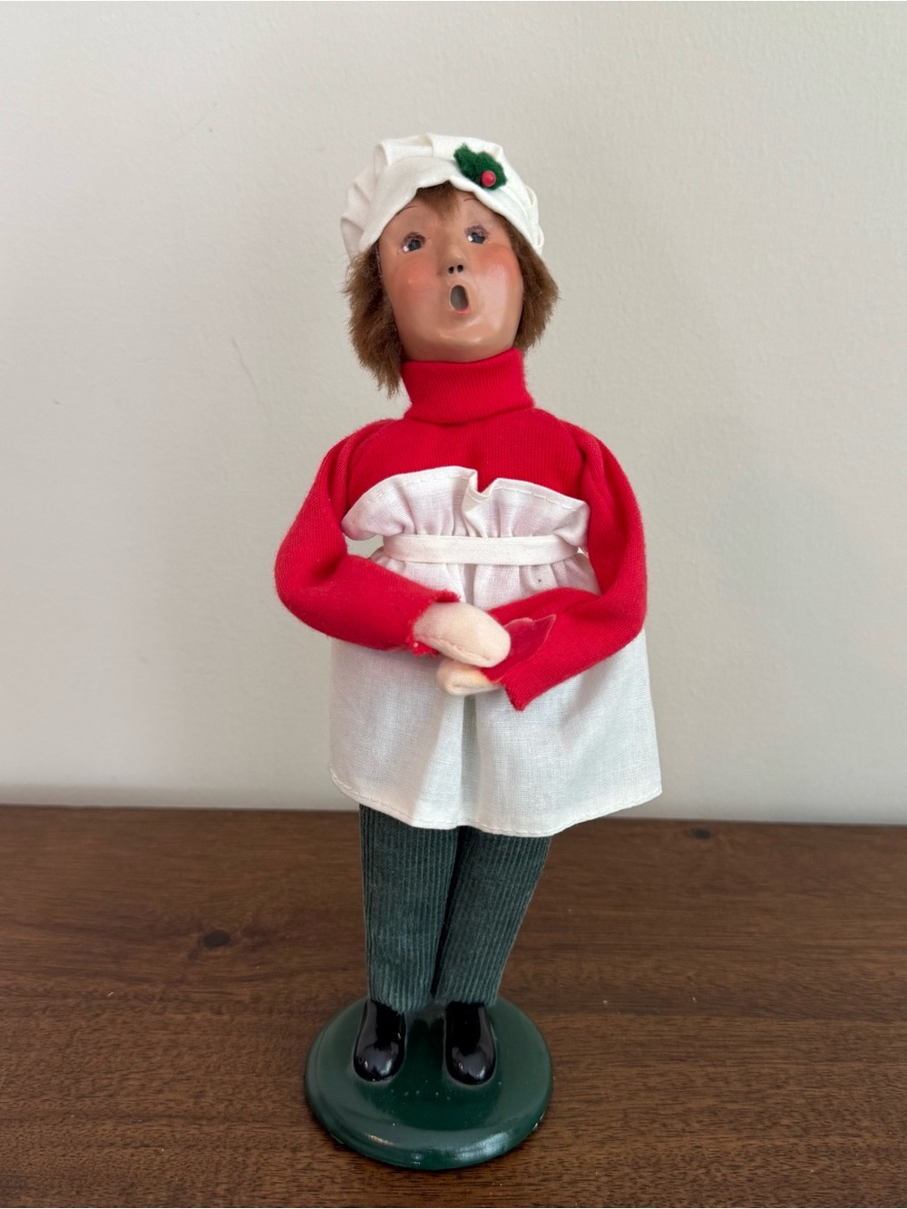Byers Choice The Carolers - Boy Baking  2002